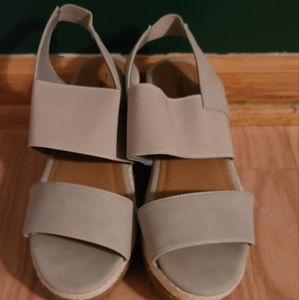 Maurices Tam wedges size 6
